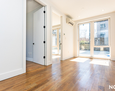 916 Bergen St - Photo Thumbnail 4