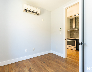 916 Bergen St - Photo Thumbnail 10