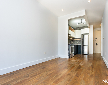 916 Bergen St - Photo Thumbnail 5