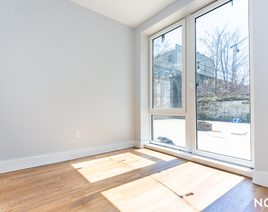 916 Bergen St - Photo Thumbnail 13