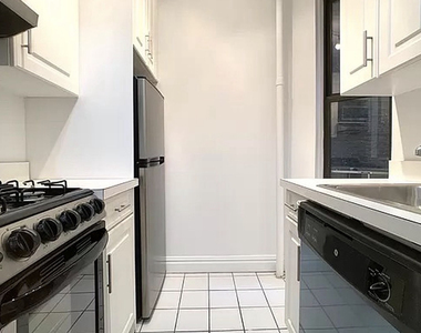 240 East 83rd Street - Photo Thumbnail 2