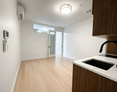 368 Leonard Street - Photo Thumbnail 1