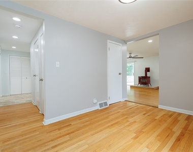 332 Butterfield Avenue - Photo Thumbnail 23