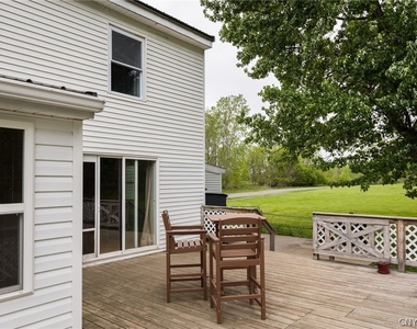 332 Butterfield Avenue - Photo Thumbnail 3