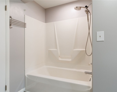 332 Butterfield Avenue - Photo Thumbnail 14