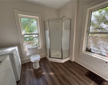 230 N Indiana Avenue - Photo Thumbnail 2