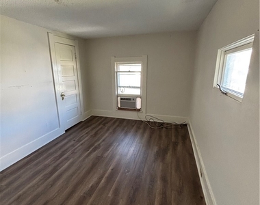 230 N Indiana Avenue - Photo Thumbnail 7
