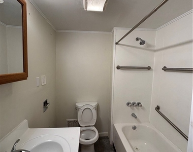 230 N Indiana Avenue - Photo Thumbnail 8