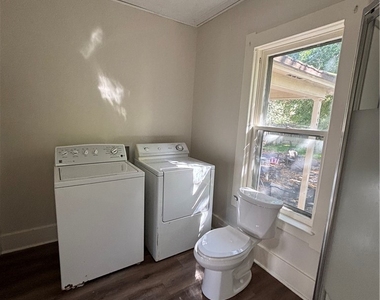 230 N Indiana Avenue - Photo Thumbnail 3