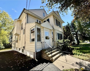 1205 Lancaster Avenue - Photo Thumbnail 2