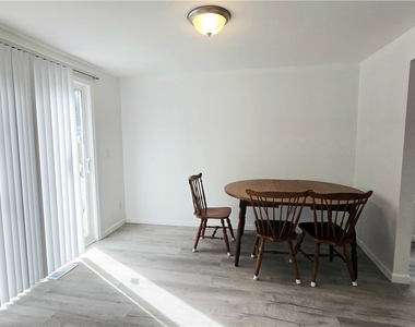 63 Cascade Drive - Photo Thumbnail 7