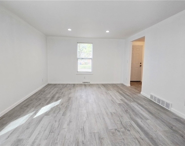63 Cascade Drive - Photo Thumbnail 16