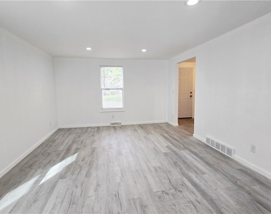 63 Cascade Drive - Photo Thumbnail 4