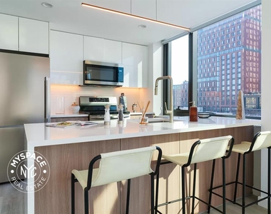 77 Commercial Street - Photo Thumbnail 2