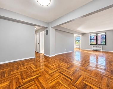 525-527 Riverdale Avenue - Photo Thumbnail 5