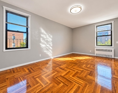 525-527 Riverdale Avenue - Photo Thumbnail 4