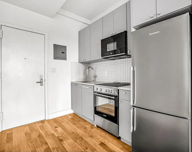 West 23rd Street - Photo Thumbnail 3