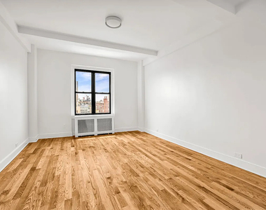 West 23rd Street - Photo Thumbnail 1
