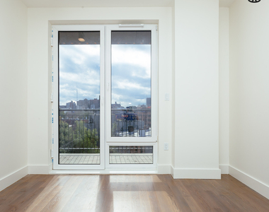 1068 Fulton St - Photo Thumbnail 3