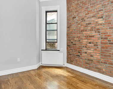 West 50th Street and 10th Avenue - Photo Thumbnail 3