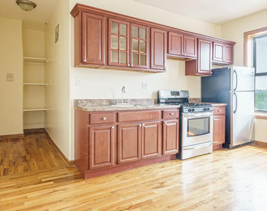 650 Crown Street - Photo Thumbnail 1