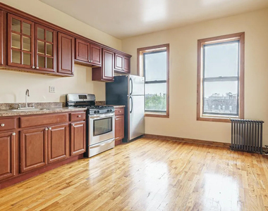 650 Crown Street - Photo Thumbnail 2