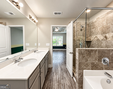2557 Castellan Drive - Photo Thumbnail 3