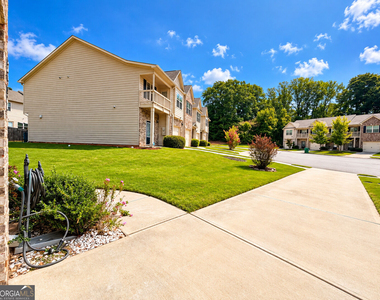 2557 Castellan Drive - Photo Thumbnail 35