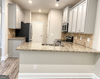 2557 Castellan Drive - Photo Thumbnail 4