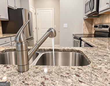 2557 Castellan Drive - Photo Thumbnail 8
