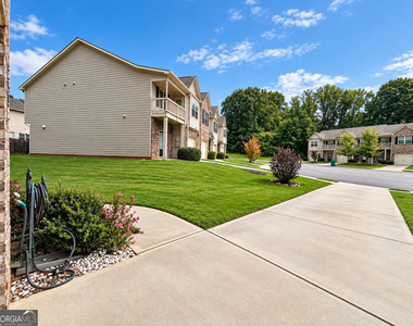 2557 Castellan Drive - Photo Thumbnail 28