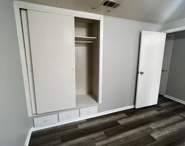 601 Cedarwood Drive - Photo Thumbnail 12