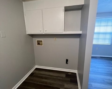 601 Cedarwood Drive - Photo Thumbnail 5
