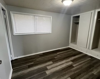 601 Cedarwood Drive - Photo Thumbnail 6