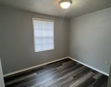 601 Cedarwood Drive - Photo Thumbnail 11