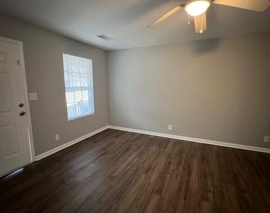 529 Railroad Street - Photo Thumbnail 3
