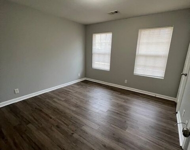 529 Railroad Street - Photo Thumbnail 9