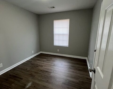 529 Railroad Street - Photo Thumbnail 13