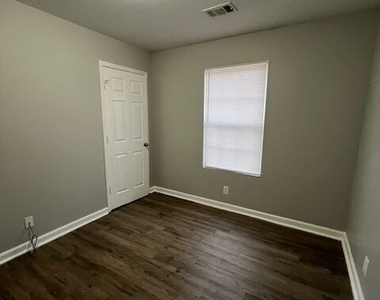 529 Railroad Street - Photo Thumbnail 18