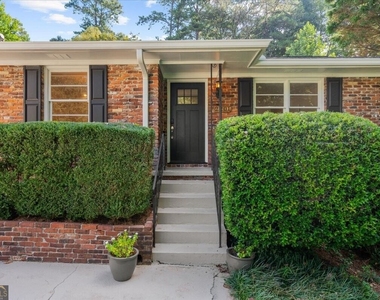 2201 Fairway Circle Ne - Photo Thumbnail 5
