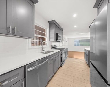 2201 Fairway Circle Ne - Photo Thumbnail 14