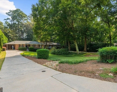 2201 Fairway Circle Ne - Photo Thumbnail 2