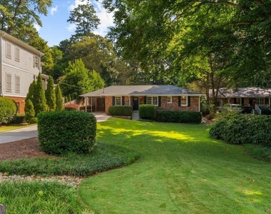 2201 Fairway Circle Ne - Photo Thumbnail 1