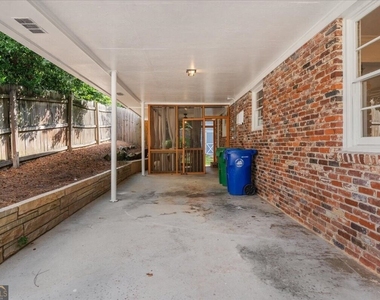 2201 Fairway Circle Ne - Photo Thumbnail 4