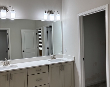 1058 Kirkland Circle - Photo Thumbnail 15