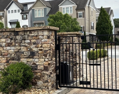 1058 Kirkland Circle - Photo Thumbnail 24