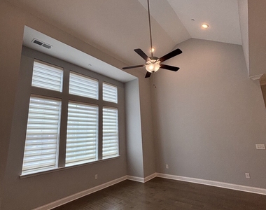 1058 Kirkland Circle - Photo Thumbnail 8