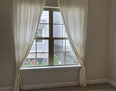1058 Kirkland Circle - Photo Thumbnail 9