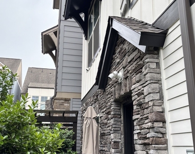 1058 Kirkland Circle - Photo Thumbnail 21