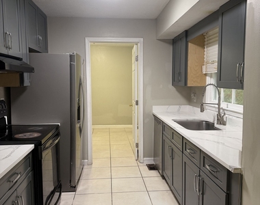 836 Raintree Way Se - Photo Thumbnail 5